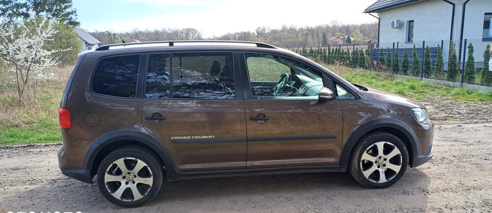 Volkswagen Touran cena 38000 przebieg: 290000, rok produkcji 2011 z Kobylin małe 211
